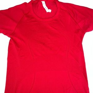 Lululemon shortsleeved women’s run slim